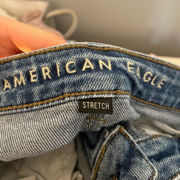 American Eagle Outfitters Medium Wash Blue Mom Jeans - Picture 4 of 4